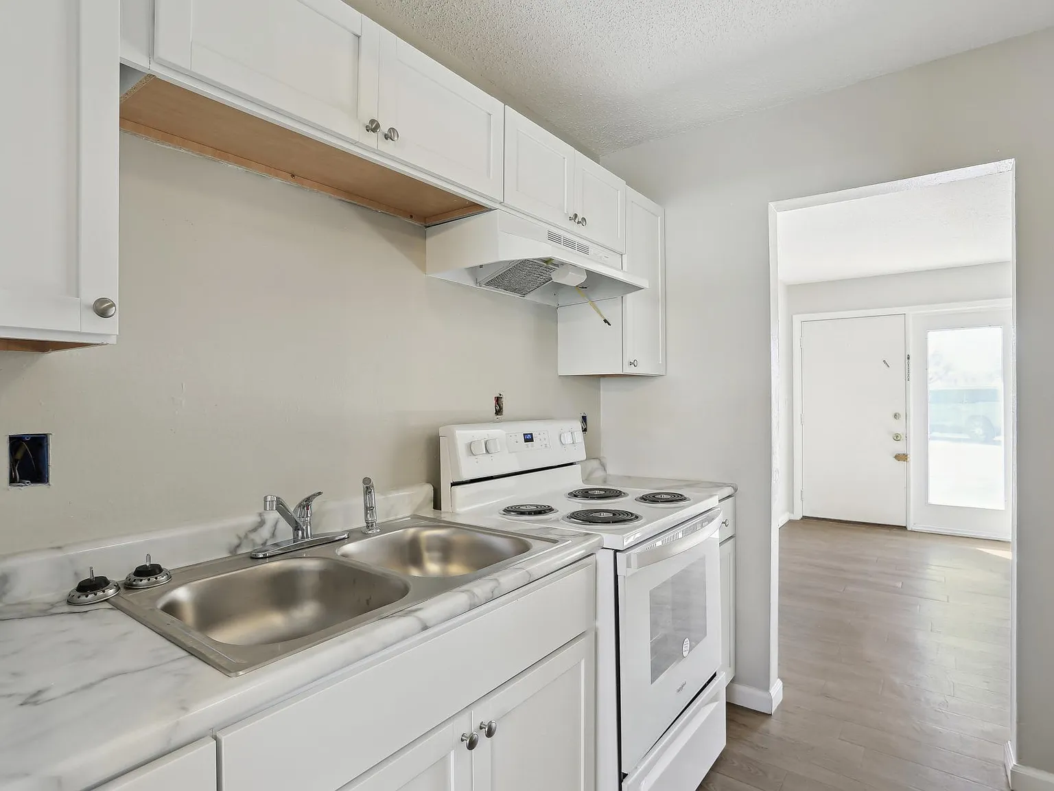 1 bed, 800 sqft, $1,150 — Photo 2