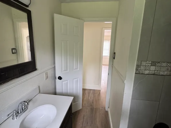 14 Marie Dr, Laurel, MS 39440