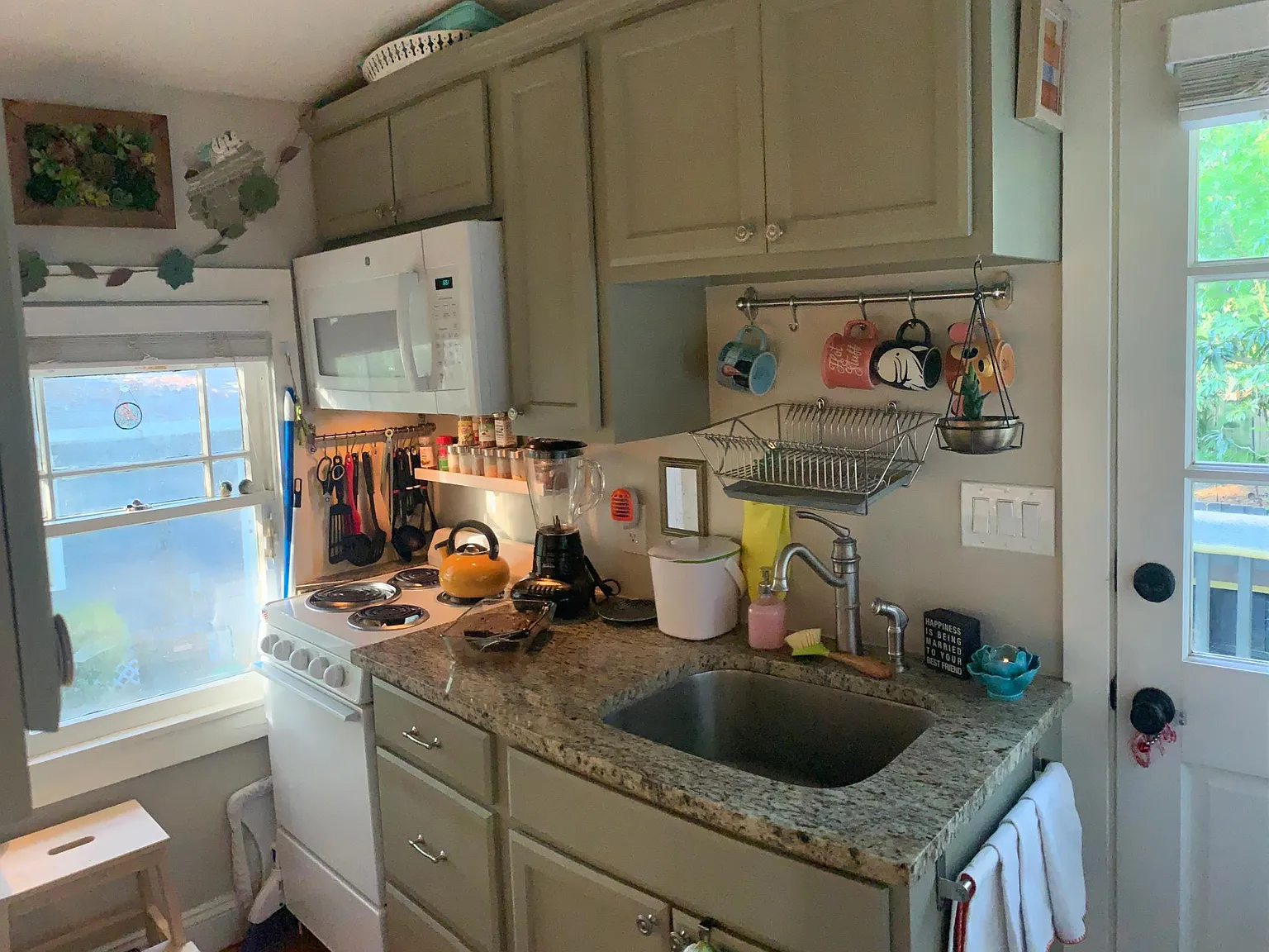 2244 Ernest Street — Photo 3