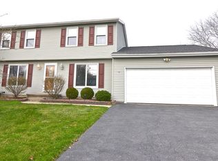 82 Oak Bridge Way, Rochester, NY 14612