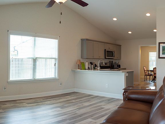 5th image of 234 Sierra Dr