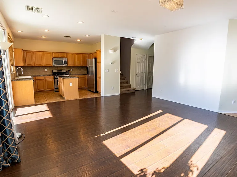 10643 Tray Mountain Ave — Photo 6