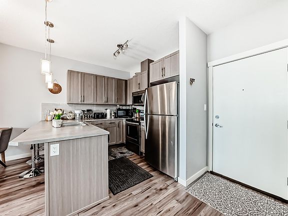 5th image of 812 Welsh Dr SW #208