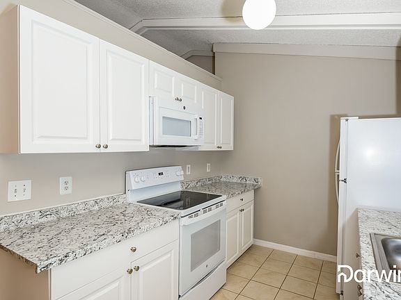 2nd image of 1010 Colonial Ave SE