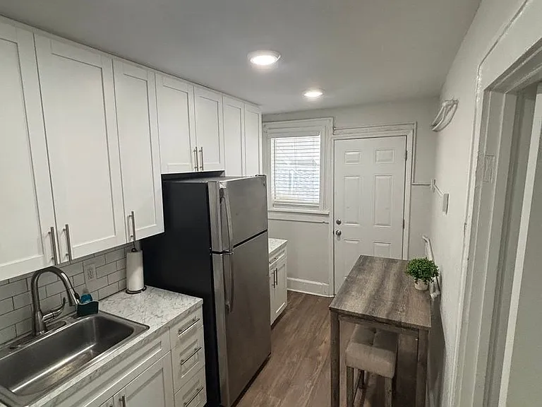 Desirable Euclid Neighborhood Apartment Building (Studio Apartments) & 2 Bedroom Single House - S... — Photo 31