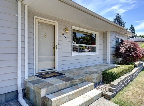 3rd image of 3771 Sunset Dr W