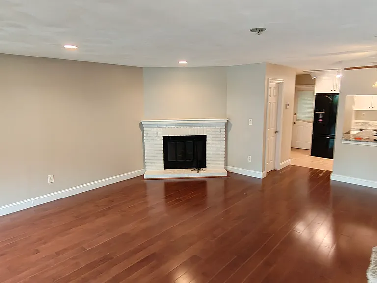 22 Stillwater Dr — Photo 3