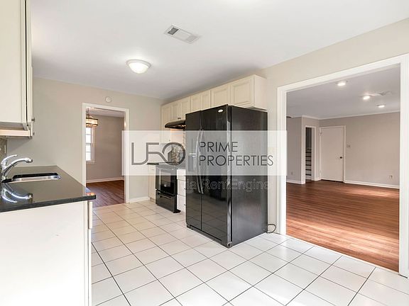 5th image of 2816 Deerwood Trl