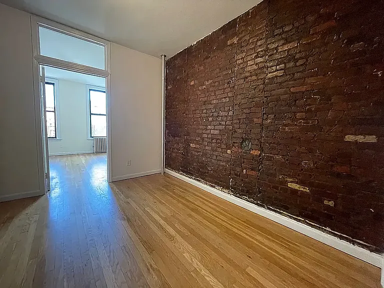 206 E 6th St #8 — Photo 6