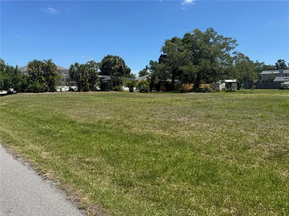 Bonita Ave, Nokomis, FL 34275