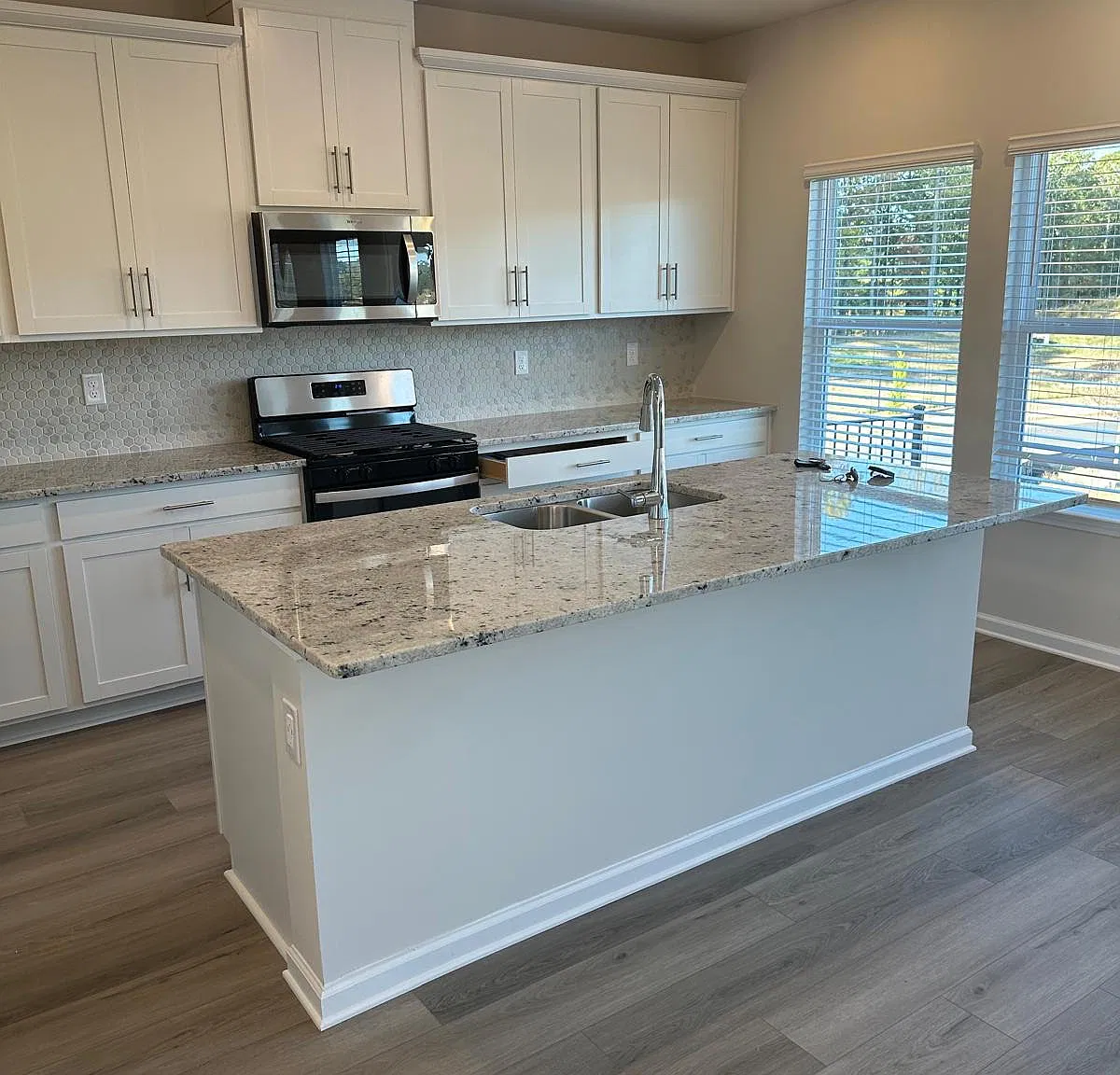 4 bed, 2479 sqft, $2,600 — Photo 4