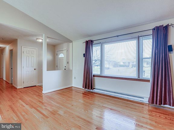 3rd image of 304 Chinkapin Dr