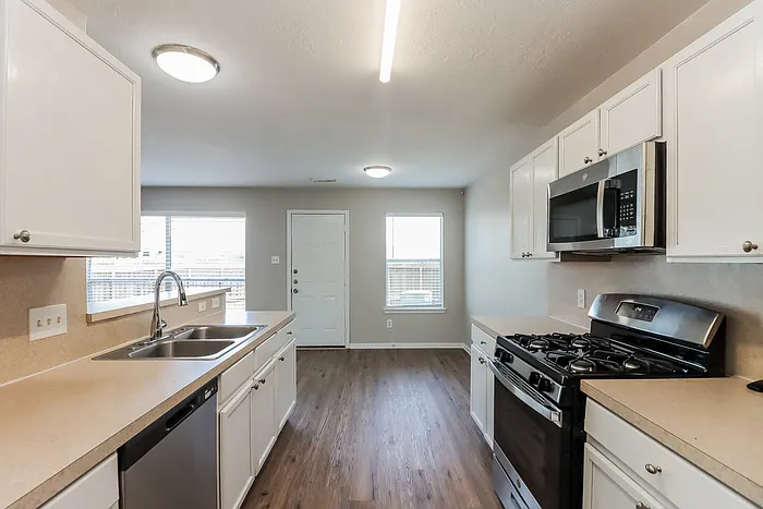 6814 Strathmore Place Ct — Photo 9