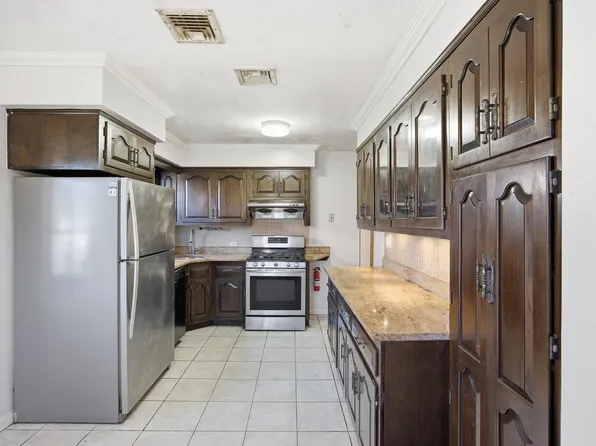 1026 Jassamine Way image 6 of 16