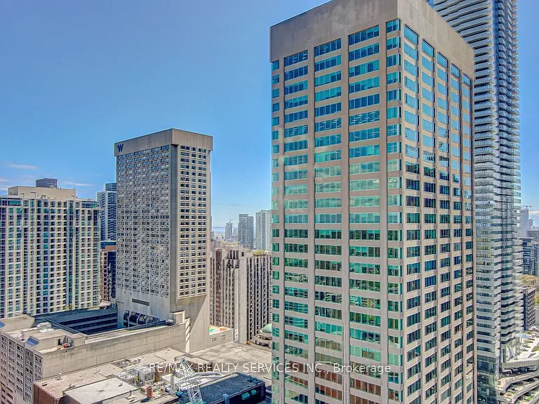 1 Yorkville Ave #2611 — Photo 24
