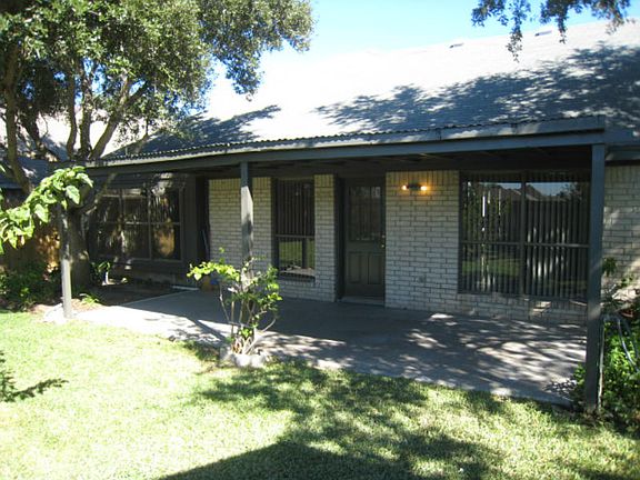 3rd image of 2936 Lakeview East Dr