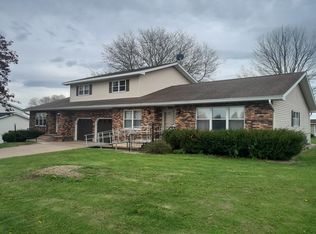 337 Alona Ln, Lancaster, WI 53813