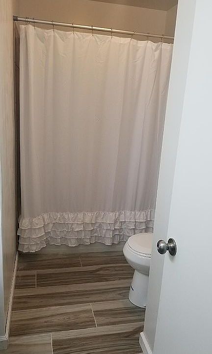 2nd image of 3321 N Chestnut Ave
