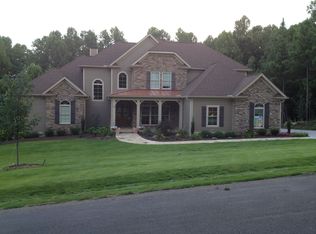 2 Sleepy Hollow Dr, Greenville, SC 29609