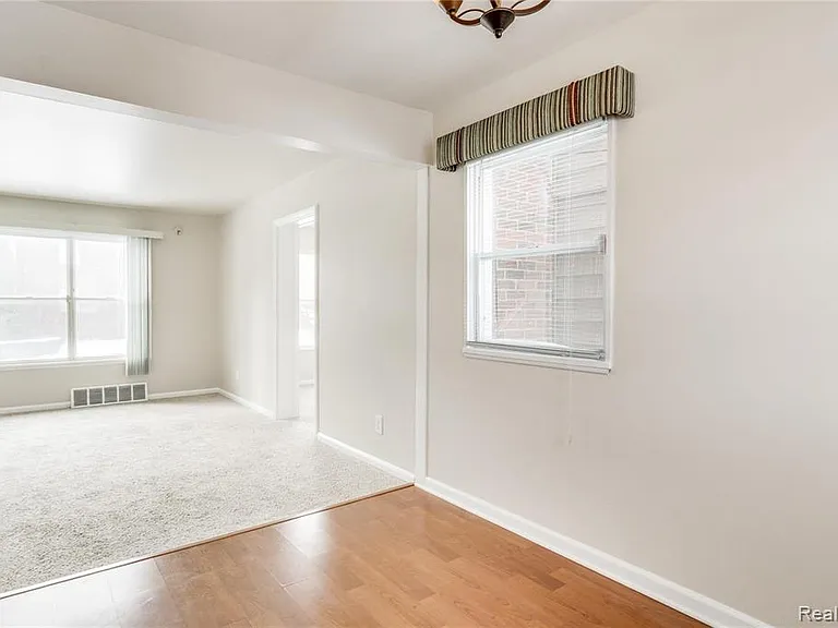 3388 Coolidge Hwy — Photo 28
