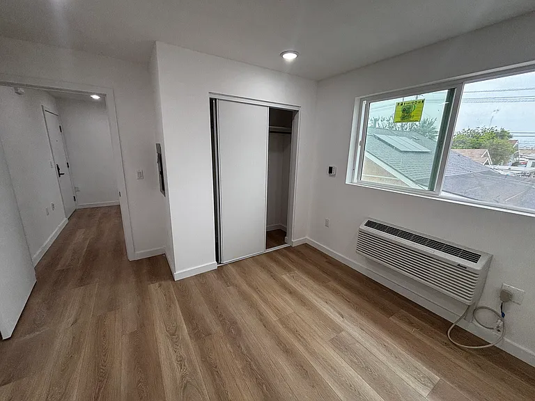 6012 10th Ave #101 — Photo 2