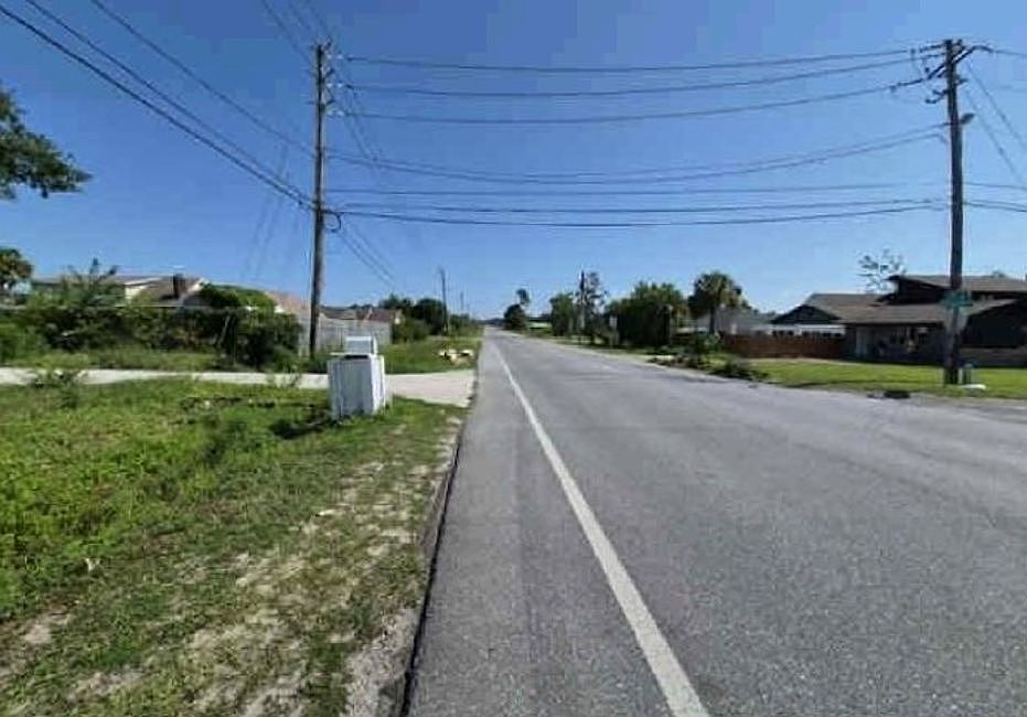 Exterior Neighborhood (street photo)