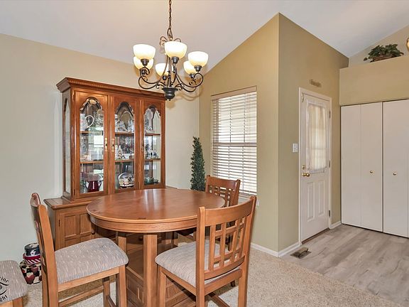 3rd image of 1407 Peacock Ln
