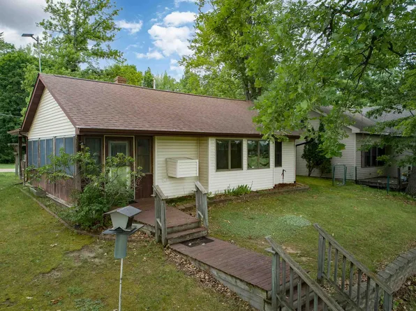 3775 Oakridge Dr, Beaverton, MI 48612
