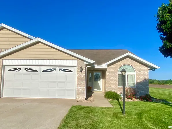 315 Scotch Pine Dr, Macomb, IL 61455