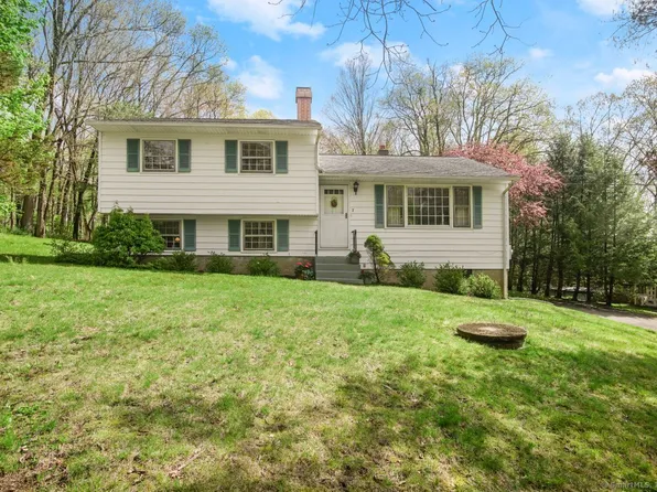 7 Freddys Lane, Brookfield, CT 06804