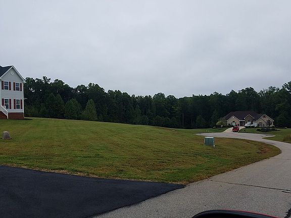 5th image of Sugartree Manor Dr