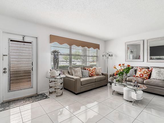 3rd image of 1012 Lincoln #1012