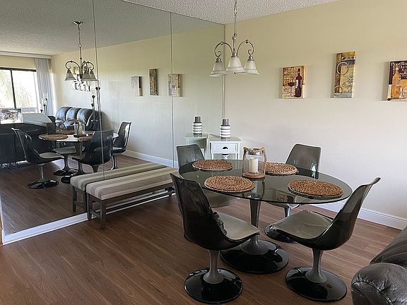 3rd image of 2550 Presidential Way APT 305