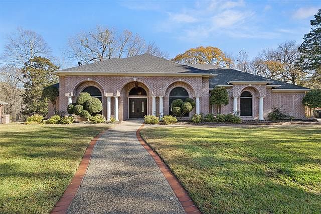 1st image of 4124 Pinecreek Dr