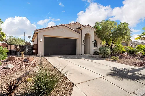 239 W Peridot Dr Photo 1