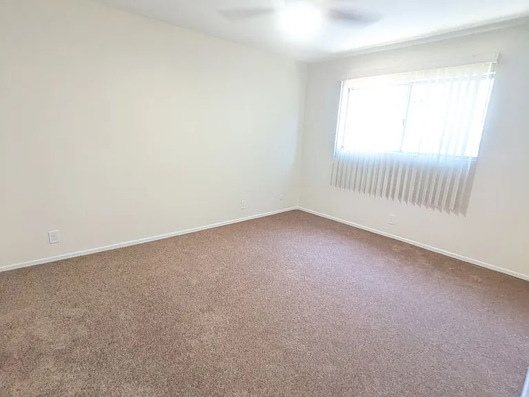 648 N Hayworth Ave — Photo 6