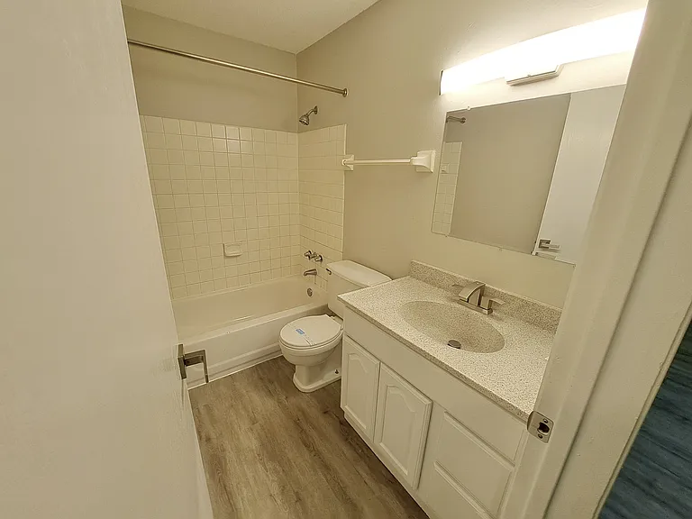 Van Dyke Apartments — Photo 52