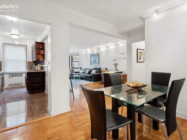 135 East 54th Street image 5 of 10