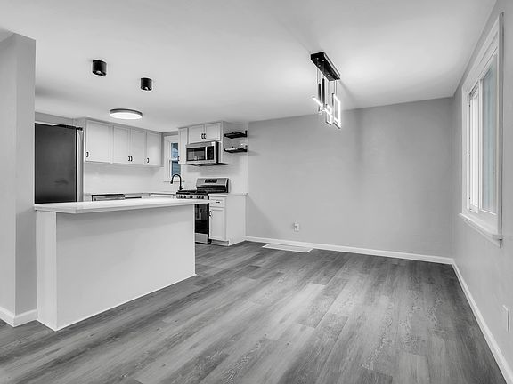 4th image of 1209 Cloverfield Dr