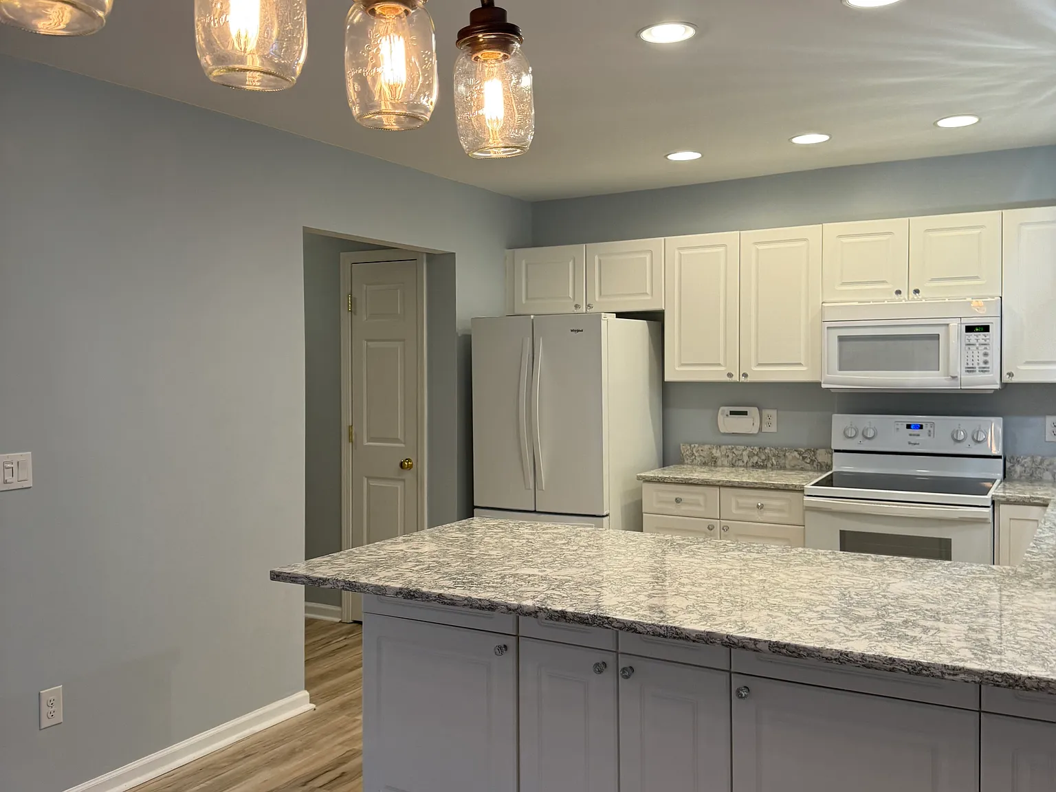 3 bed, 1413 sqft, $2,700 — Photo 4