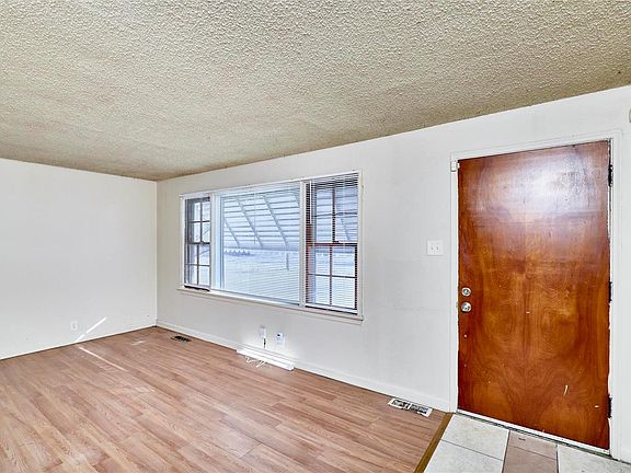 3rd image of 10087 Coburg Lands Dr
