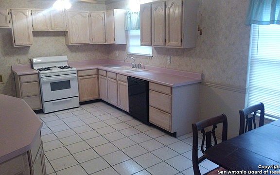 2nd image of 119 Jaenke St