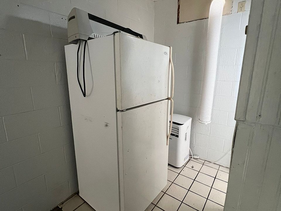 2nd image of 403 6th Ave S #106