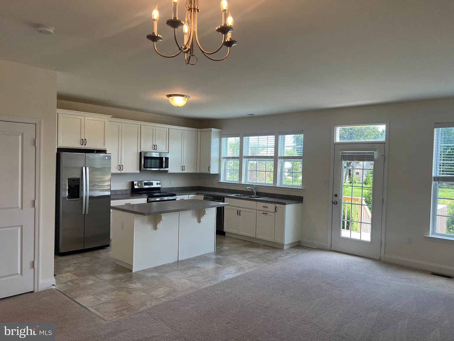 3 bed, 2.5 bath, $1,990 — Photo 2