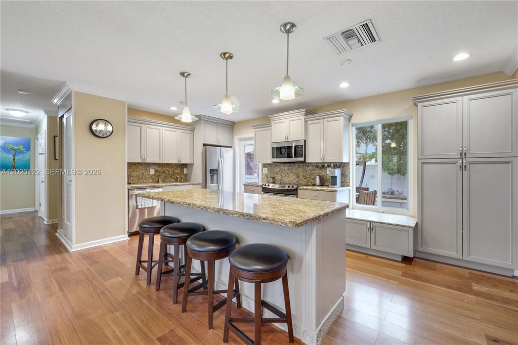 1311 NE 26th Ter, photo 8