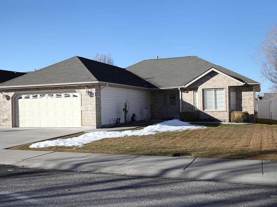 1st image of 817 Hollyann Ct