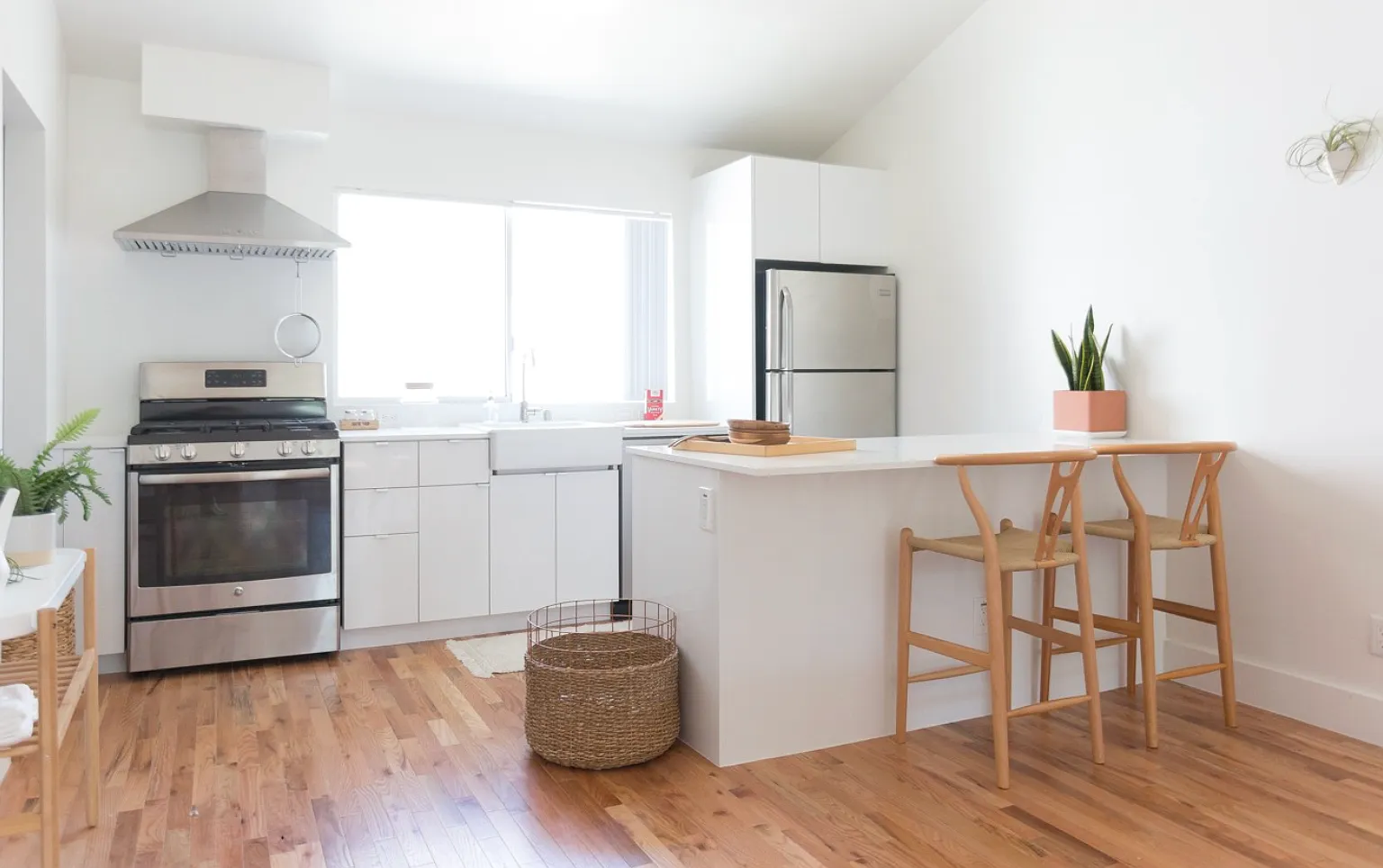 2 bed, 800 sqft, $3,500 — Photo 1