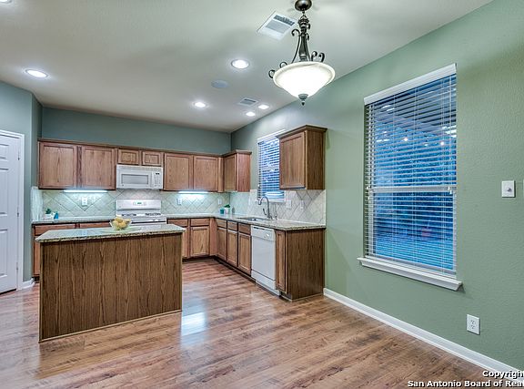 4th image of 7806 Lacey Oak Cv