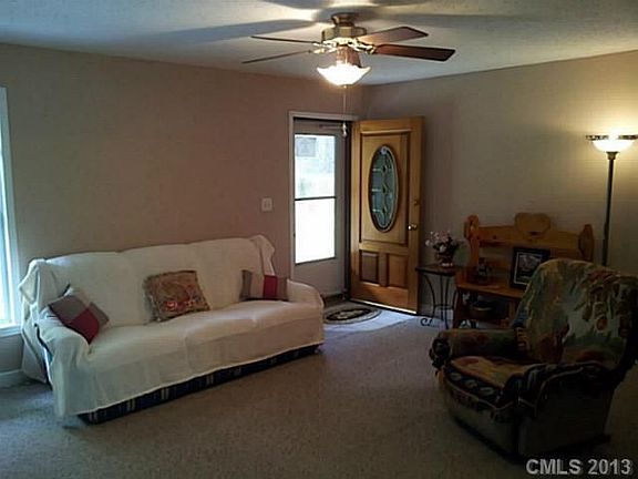 3rd image of 42692 Greenview Dr