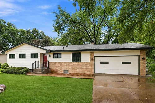 4977 Zealand Ave N Photo 1